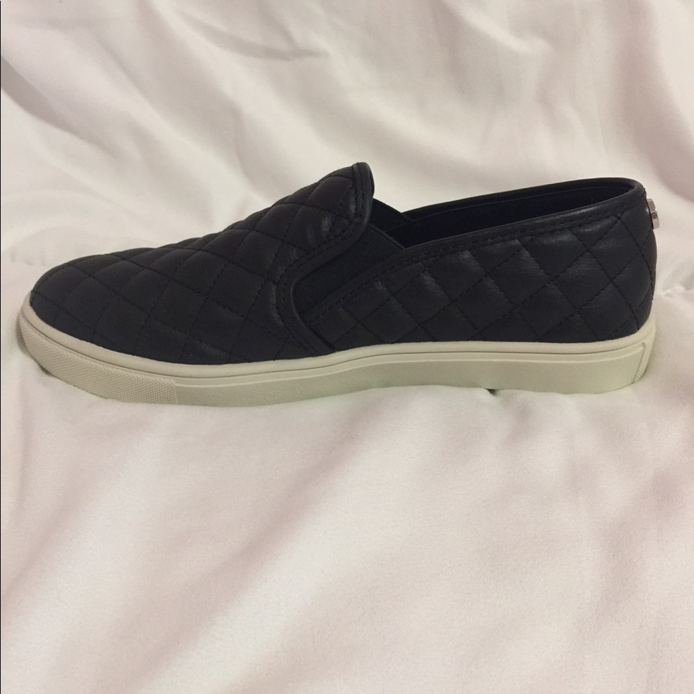 New- Size 8 Steve Madden Ecentrcq Black Slip Ons